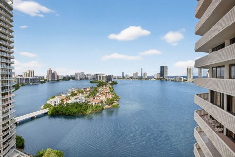 Condo in Aventura, Florida, 2 bedrooms  № 1966317 - photo 22