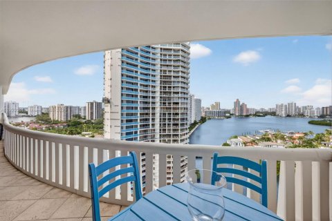 Condo in Aventura, Florida, 2 bedrooms  № 1966317 - photo 23