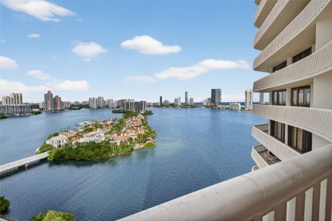 Condo in Aventura, Florida, 2 bedrooms  № 1966317 - photo 26