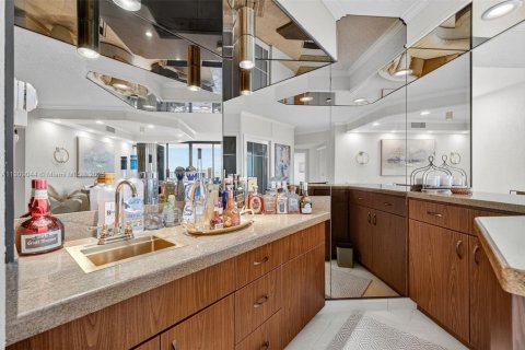 Condo in Aventura, Florida, 2 bedrooms  № 1966317 - photo 15