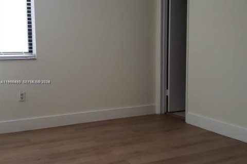 Copropriété à louer à Miami, Floride: 3 chambres, 118.45 m2 № 2028209 - photo 10