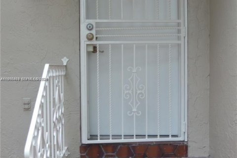 Copropriété à louer à Miami, Floride: 3 chambres, 118.45 m2 № 2028209 - photo 3