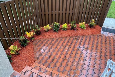 Copropriété à louer à Miami, Floride: 3 chambres, 118.45 m2 № 2028209 - photo 2