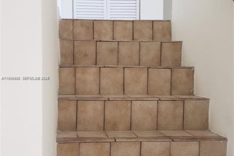 Copropriété à louer à Miami, Floride: 3 chambres, 118.45 m2 № 2028209 - photo 4