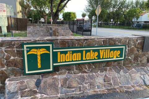 Condo à Miami, Floride, 3 chambres  № 2028209