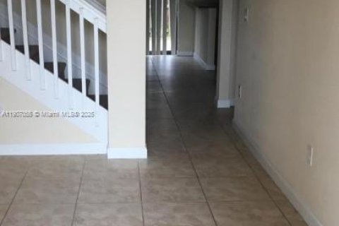 Touwnhouse à vendre à Homestead, Floride: 3 chambres, 147.44 m2 № 1964025 - photo 2