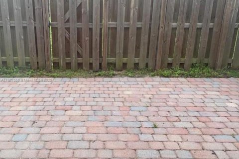 Touwnhouse à vendre à Homestead, Floride: 3 chambres, 147.44 m2 № 1964025 - photo 4