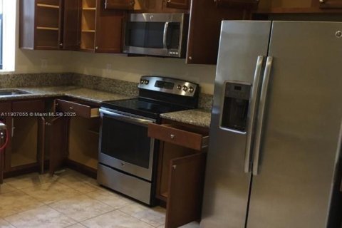 Touwnhouse à vendre à Homestead, Floride: 3 chambres, 147.44 m2 № 1964025 - photo 3