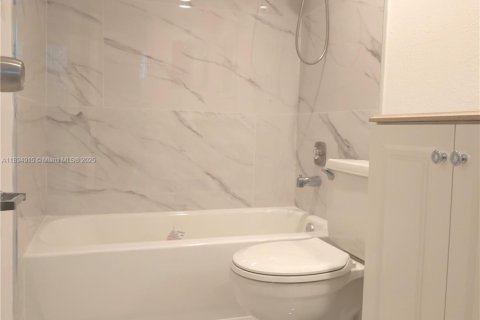 Condominio en alquiler en Lauderdale Lakes, Florida, 1 dormitorio, 65.5 m2 № 1949940 - foto 6