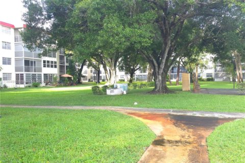 Condominio en alquiler en Lauderdale Lakes, Florida, 1 dormitorio, 65.5 m2 № 1949940 - foto 13