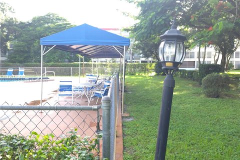 Condominio en alquiler en Lauderdale Lakes, Florida, 1 dormitorio, 65.5 m2 № 1949940 - foto 11