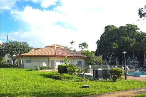 Condominio en alquiler en Lauderdale Lakes, Florida, 1 dormitorio, 65.5 m2 № 1949940 - foto 9