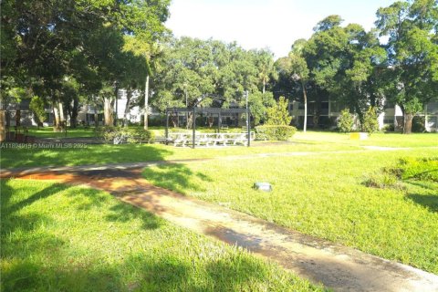 Condominio en alquiler en Lauderdale Lakes, Florida, 1 dormitorio, 65.5 m2 № 1949940 - foto 12