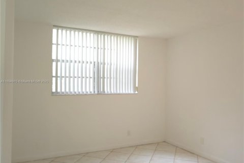 Condominio en alquiler en Lauderdale Lakes, Florida, 1 dormitorio, 65.5 m2 № 1949940 - foto 4