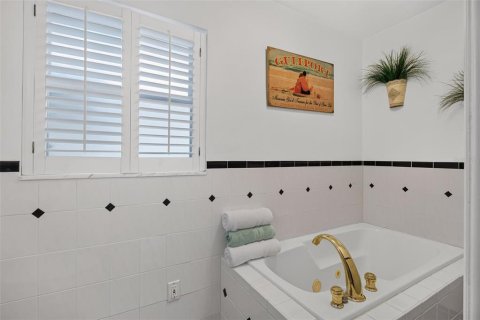 Villa ou maison à louer à Gulfport, Floride: 2 chambres, 103.4 m2 № 2432680 - photo 19