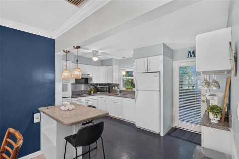Villa ou maison à louer à Gulfport, Floride: 2 chambres, 103.4 m2 № 2432680 - photo 10