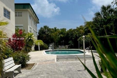 Copropriété à vendre à Hallandale Beach, Floride: 2 chambres, 87.33 m2 № 2081028 - photo 12
