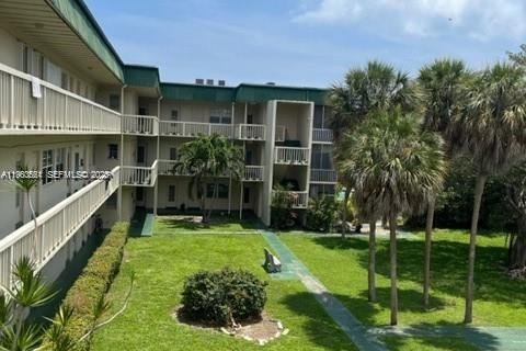 Copropriété à vendre à Hallandale Beach, Floride: 2 chambres, 87.33 m2 № 2081028 - photo 16