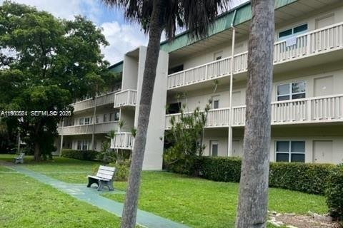 Copropriété à vendre à Hallandale Beach, Floride: 2 chambres, 87.33 m2 № 2081028 - photo 15