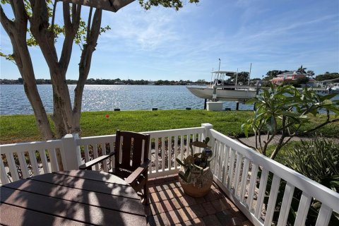 Condominio en alquiler en Saint Petersburg, Florida, 1 dormitorio, 64.47 m2 № 2093626 - foto 17