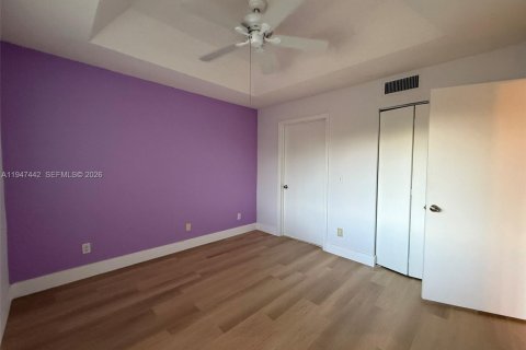 Condo in Tamarac, Florida, 1 bedroom  № 2003386 - photo 5