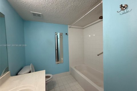 Condo in Tamarac, Florida, 1 bedroom  № 2003386 - photo 8