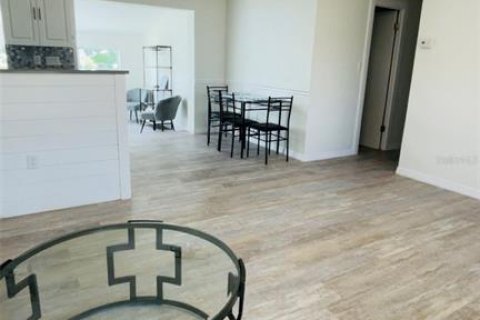 Снять в аренду виллу или дом в Порт-Шарлотт, Флорида 3 спальни, 153.29м2, № 1871258 - фото 8