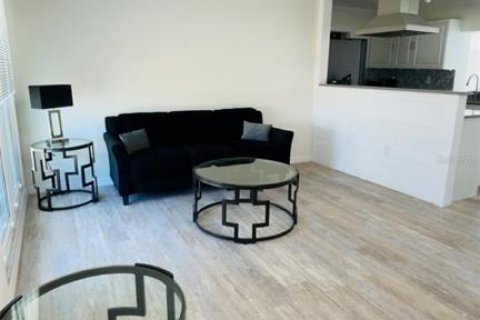 Снять в аренду виллу или дом в Порт-Шарлотт, Флорида 3 спальни, 153.29м2, № 1871258 - фото 6