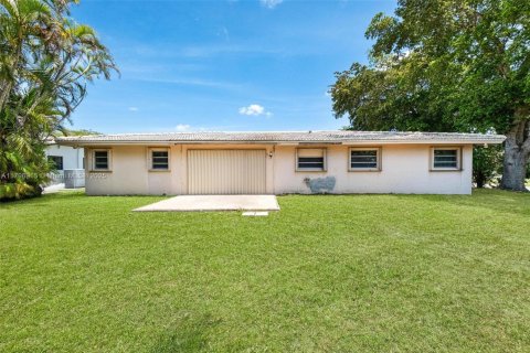 House in Coral Springs, Florida 4 bedrooms, 202.25 sq.m. № 1676526 - photo 12