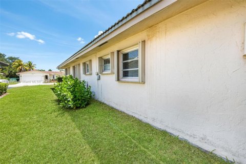 House in Coral Springs, Florida 4 bedrooms, 202.25 sq.m. № 1676526 - photo 13