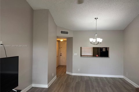 Condominio en venta en Margate, Florida, 2 dormitorios, 75.72 m2 № 1996729 - foto 9