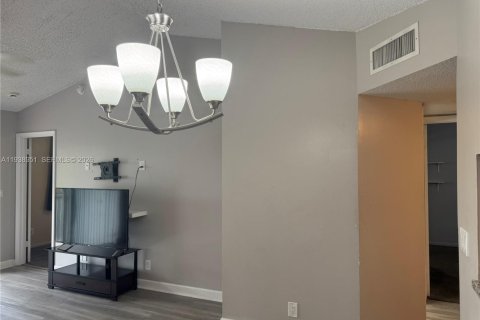 Condominio en venta en Margate, Florida, 2 dormitorios, 75.72 m2 № 1996729 - foto 11