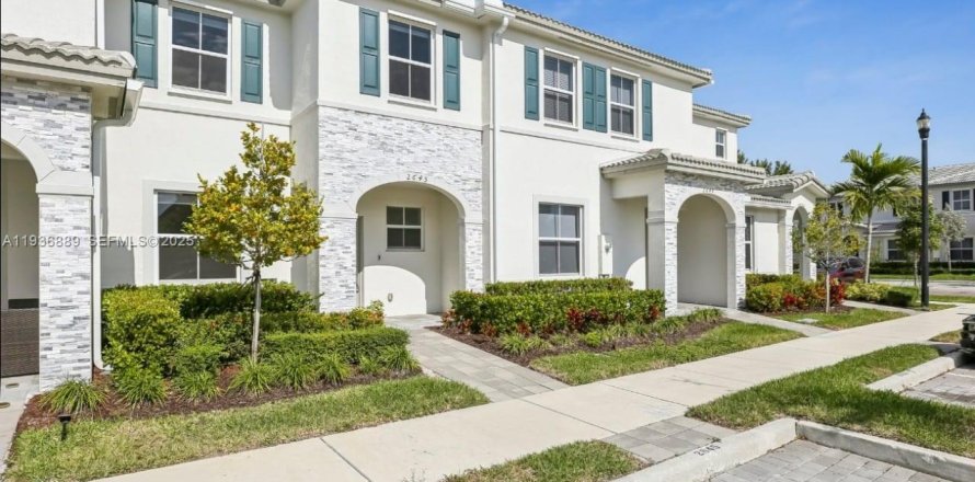 Townhouse in Homestead, Florida 3 bedrooms, 137.77 sq.m. № 1994807