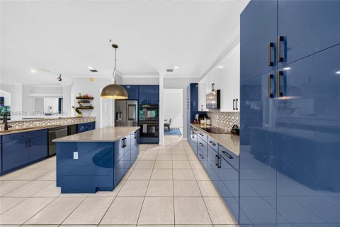 Купить виллу или дом в Катлер-Бей, Флорида 5 спален, 438.22м2, № 2402254 - фото 15