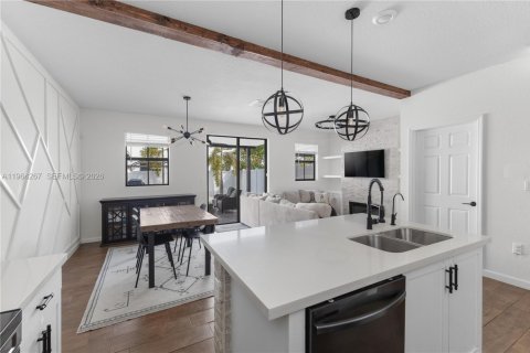 Townhouse in Hialeah, Florida 3 bedrooms, 138.05 sq.m. № 2030430 - photo 16