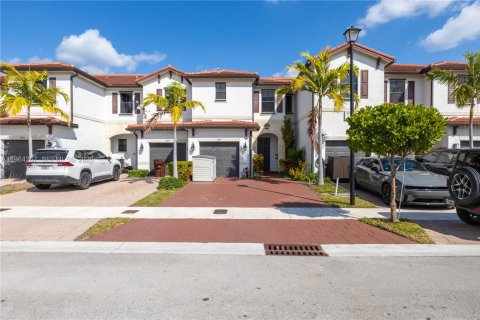 Townhouse in Hialeah, Florida 3 bedrooms, 138.05 sq.m. № 2030430 - photo 4