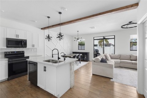 Townhouse in Hialeah, Florida 3 bedrooms, 138.05 sq.m. № 2030430 - photo 9