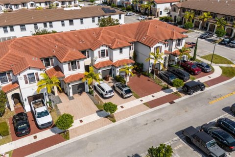 Townhouse in Hialeah, Florida 3 bedrooms, 138.05 sq.m. № 2030430 - photo 6