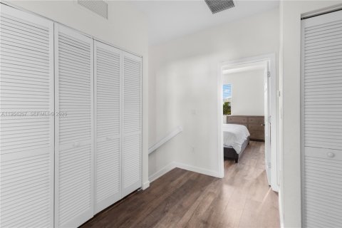 Townhouse in Hialeah, Florida 3 bedrooms, 138.05 sq.m. № 2030430 - photo 19