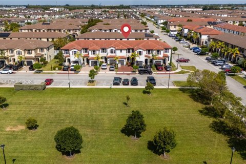 Adosado en Hialeah, Florida 3 dormitorios, 138.05 m2 № 2030430