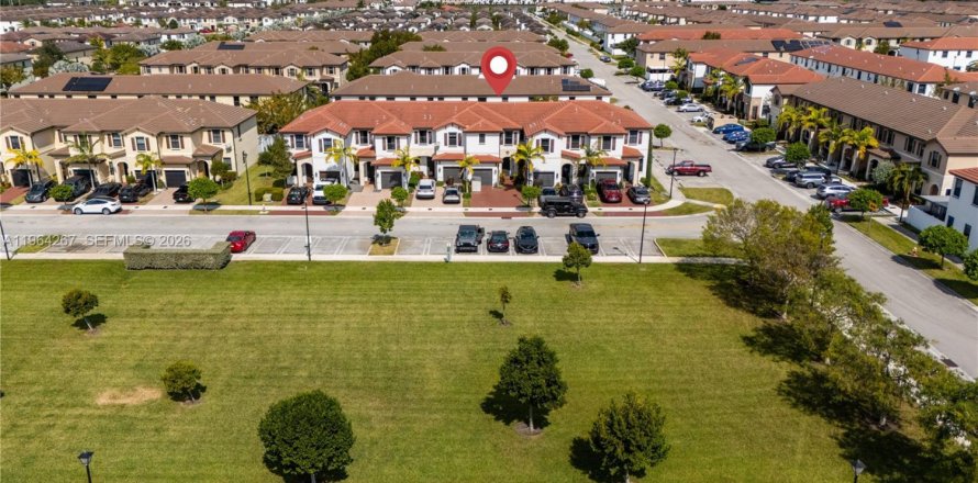 Townhouse in Hialeah, Florida 3 bedrooms, 138.05 sq.m. № 2030430