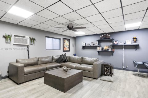 Casa en venta en Hallandale Beach, Florida, 5 dormitorios, 345.41 m2 № 2059780 - foto 23