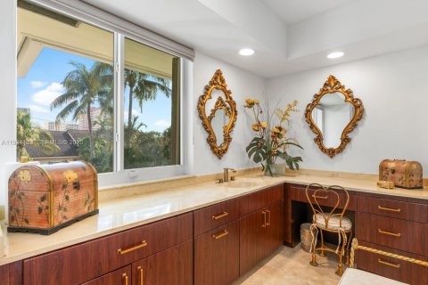 Casa en venta en Hallandale Beach, Florida, 5 dormitorios, 345.41 m2 № 2059780 - foto 28