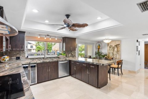 Casa en venta en Hallandale Beach, Florida, 5 dormitorios, 345.41 m2 № 2059780 - foto 16