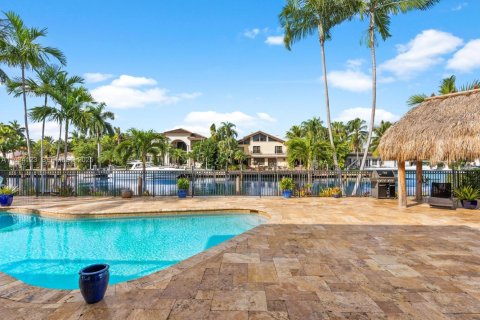 Casa en venta en Hallandale Beach, Florida, 5 dormitorios, 345.41 m2 № 2059780 - foto 2