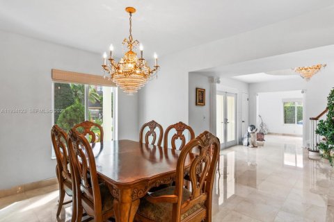 Casa en venta en Hallandale Beach, Florida, 5 dormitorios, 345.41 m2 № 2059780 - foto 10