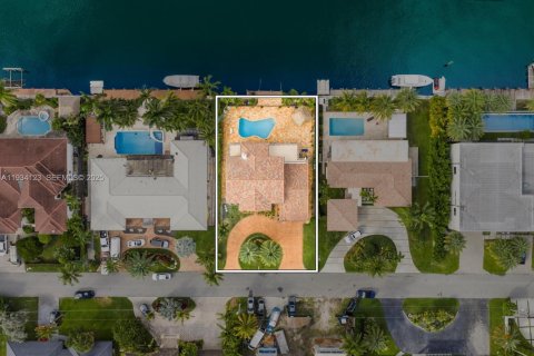 Casa en venta en Hallandale Beach, Florida, 5 dormitorios, 345.41 m2 № 2059780 - foto 5