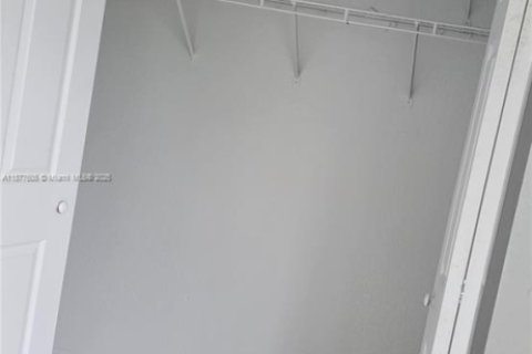 Снять в аренду квартиру в Хомстед, Флорида 2 спальни, 78.97м2, № 1924327 - фото 2