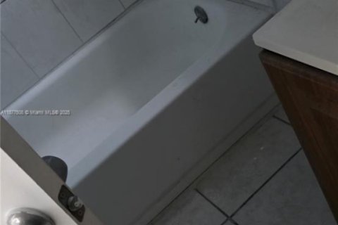 Снять в аренду квартиру в Хомстед, Флорида 2 спальни, 78.97м2, № 1924327 - фото 5