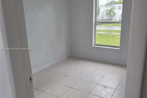 Снять в аренду квартиру в Хомстед, Флорида 2 спальни, 78.97м2, № 1924327 - фото 8